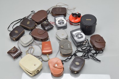 Lot 219 - A Tray of Light Meters