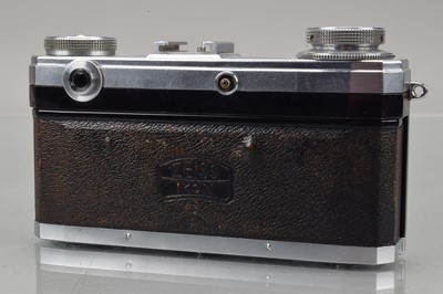 Lot 264 - A Zeiss Ikon Contax IIa 563/24 Rangefinder Camera