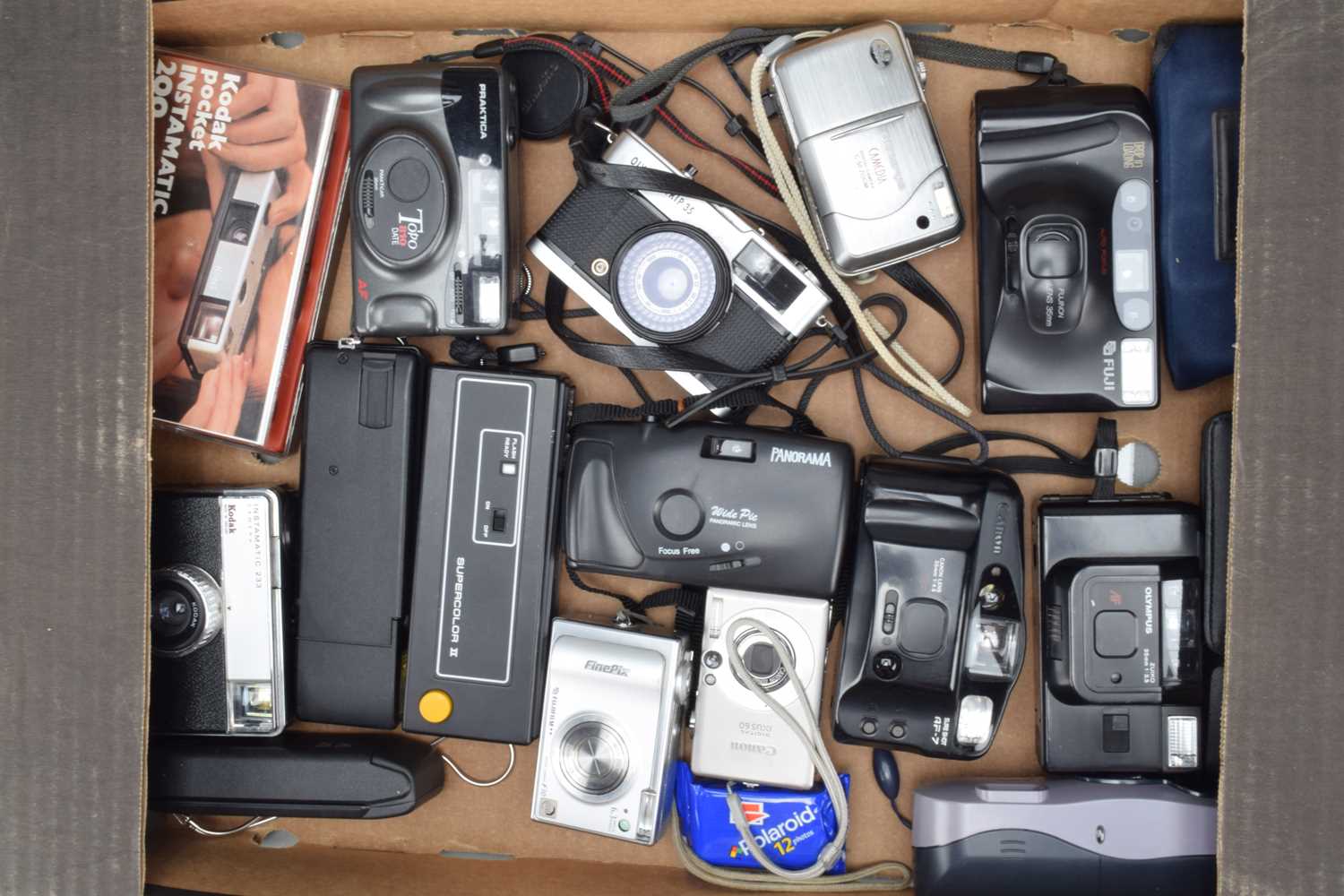 Lot 299 - A Tray of Compact Cameras