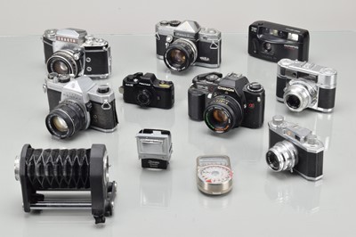 Lot 304 - A Tray of Film Cameras