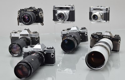 Lot 323 - A Tray 0f 35mm Cameras