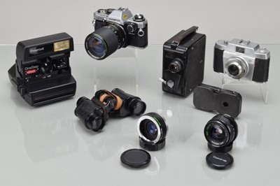 Lot 370 - A Mixed Group of Cameras