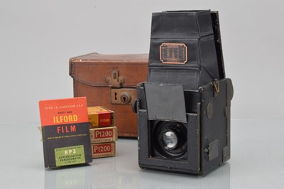 Lot 372 - An Auto Graflex Jr. Reflex Camera
