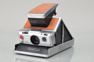 Lot 403 - A Polaroid SX-70 Land Camera