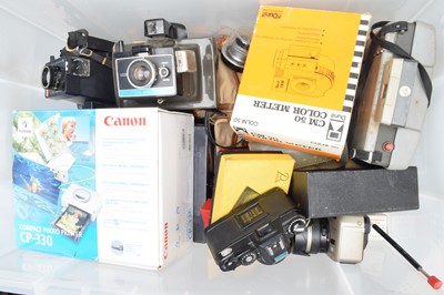 Lot 421 - Cameras and Related Items