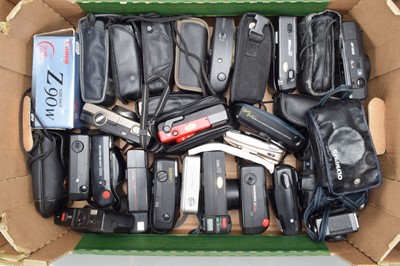 Lot 438 - A Tray of Compact Cameras
