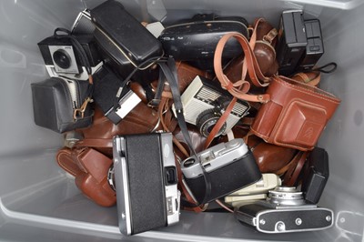 Lot 464 - A Box of Viewfinder Cameras