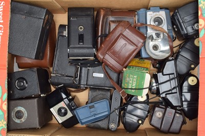 Lot 466 - A Tray of Box Folding and Bakelite Cameras