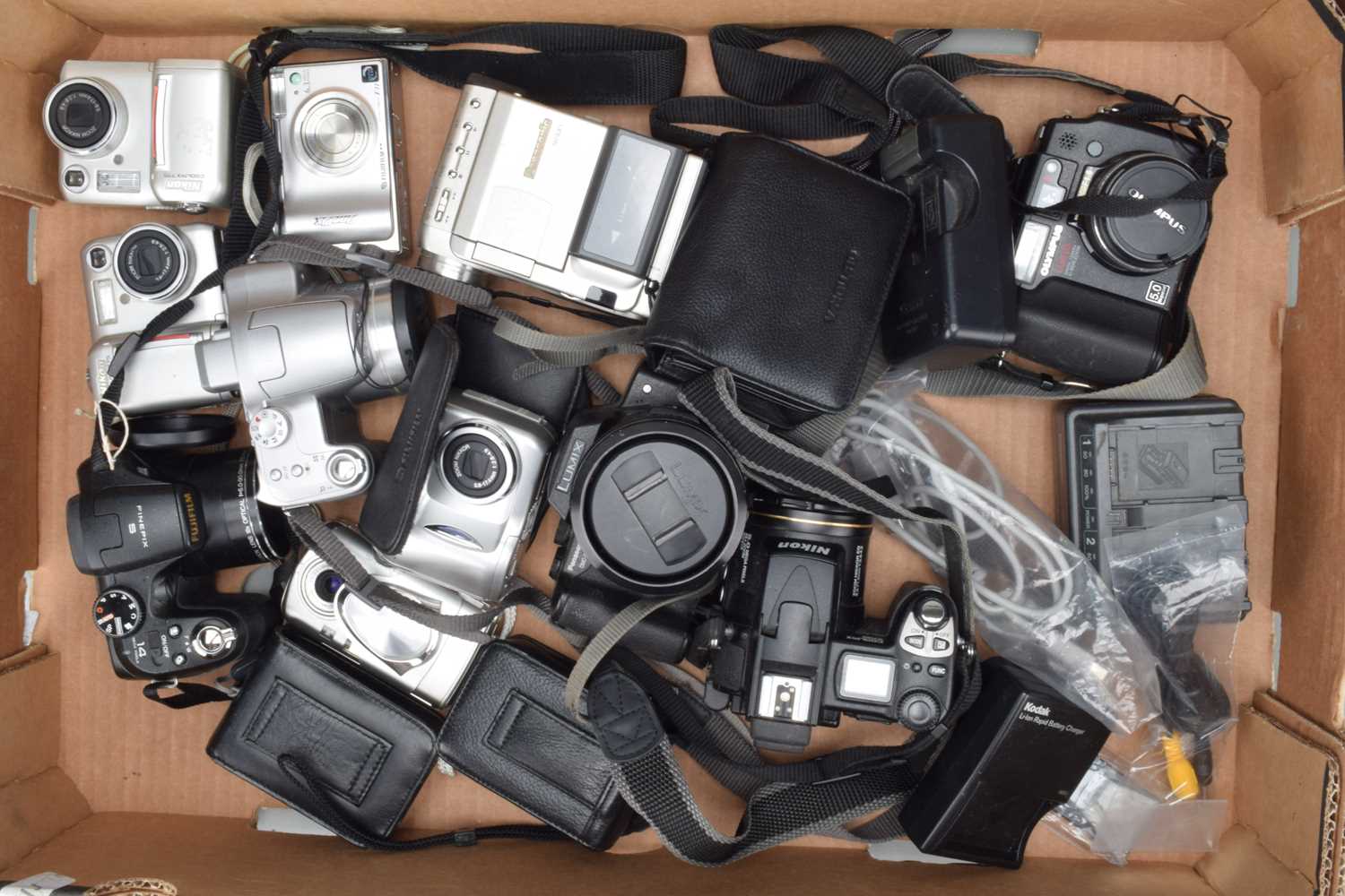 Lot 516 - A Tray of Digital Cameras