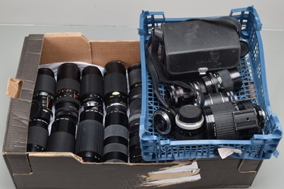 Lot 524 - Prime and Zoom Lenses