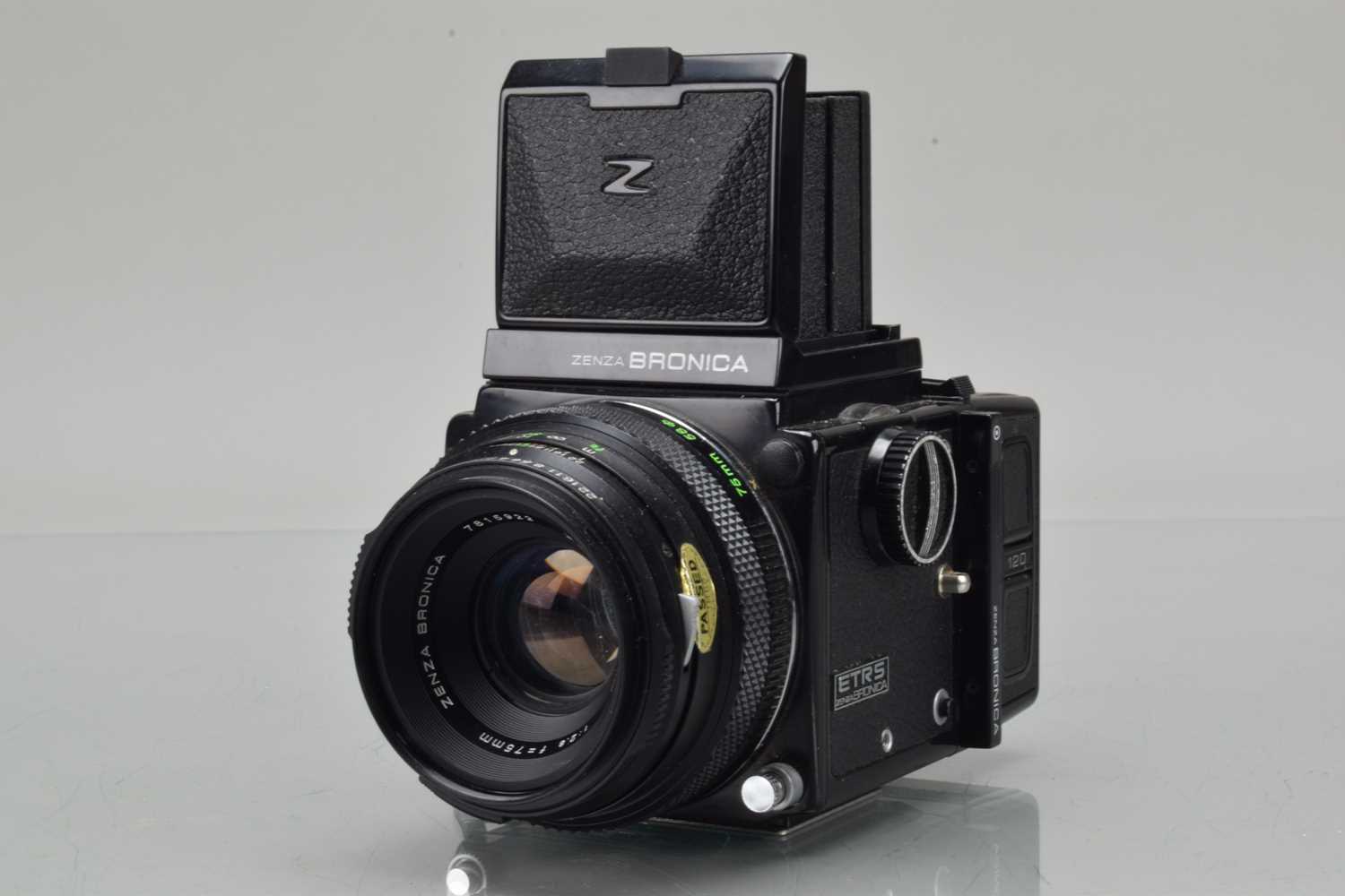 Lot 540 - A Zenza Bronica ETRS Camera,