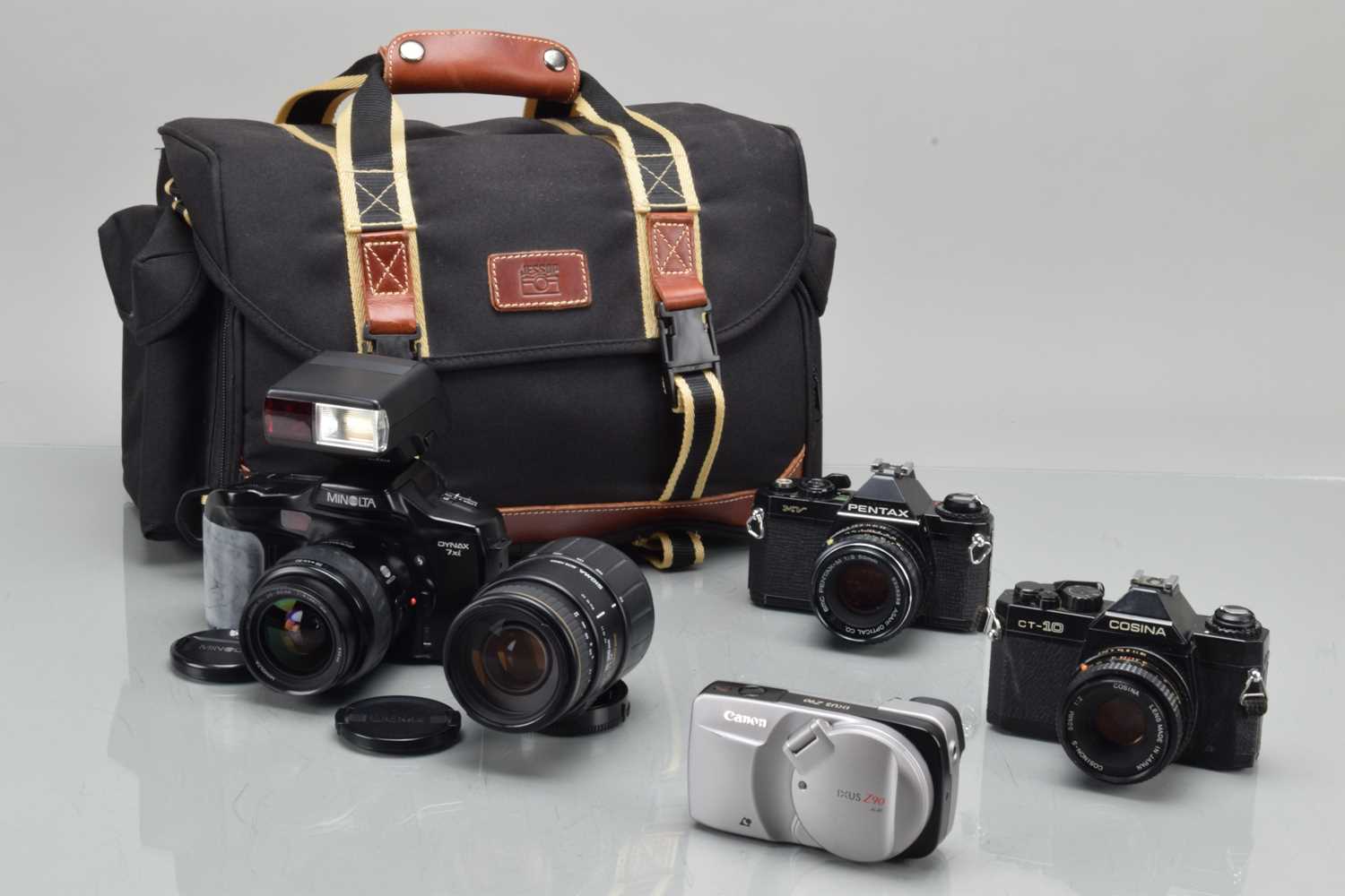 Lot 562 - A Minolta Dynax 7xi SLR and Other Cameras