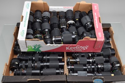 Lot 565 - Three Trays of Zoom Lenses