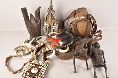 Lot 9 - An assortment of items
