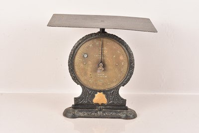 Lot 141 - A vintage Salter Trade Spring Balance