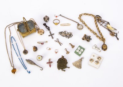 Lot 1310 - Doll’s jewellery