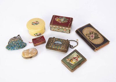 Lot 1322 - Sewing accessories and purses