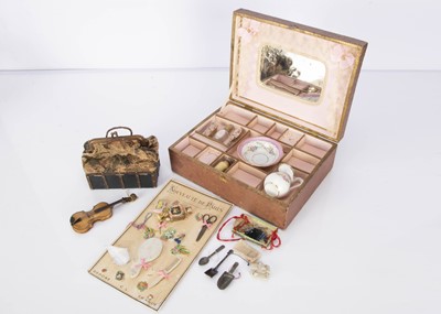 Lot 1325 - A French boxed doll’s Toilette set