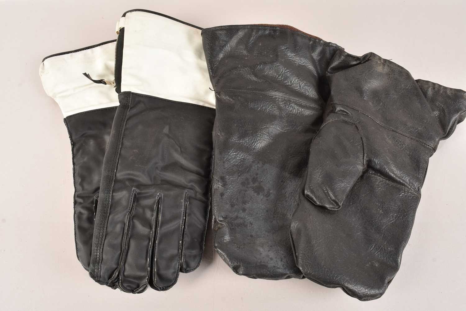 Lot 423 - A pair of Waddingtons Motorcycle gloves