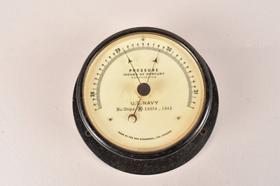Lot 485 - A WWII U.S Navy Aneroid Barometer