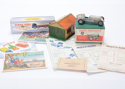 Lot 4 - Pre-War Dinky Toys 45 Garage