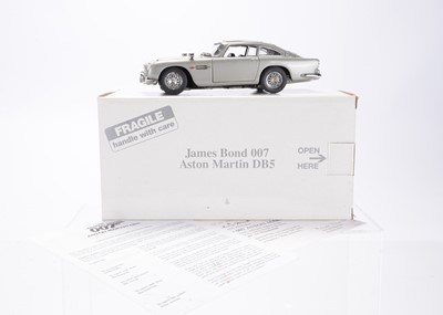 Lot 184 - A Danbury Mint 1:24 Scale James Bond 007 Aston Martin DB5 (Silver Birch)