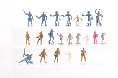 Lot 684 - A small collection of plastic spacemen by various makers including Ideal USA and unknown Hong Kong makers comprising Poplar Plastics / Thomas Toys in gold (5)