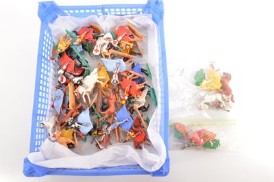 Lot 686 - A lot of Timpo 'swoppet-type' plastic mounted knight figures (21)
