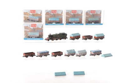 Lot 17 - N Gauge BR Tank Locomotives and China Clay Wagons (15)