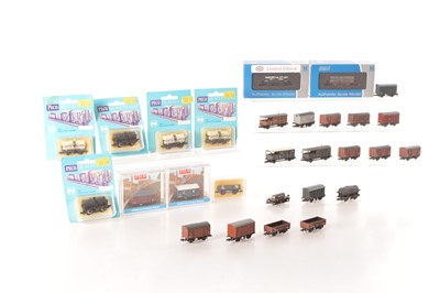 Lot 18 - N Gauge Goods Wagons (28)