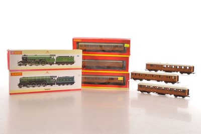 Lot 54 - Hornby boxed 00 Gauge LNER green Steam Locomotives and Tenders and six boxed and unboxed LNER Teak coaches (8)