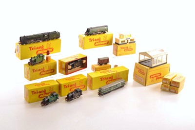Lot 59 - Tri-ang TT Gauge boxed Locomotives Rolling Stock and Accessories