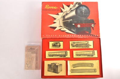 Lot 63 - Early Rovex pre Tri-ang 00 Gauge Princess Elizabeth Passenger Train Set