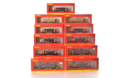 Lot 70 - Hornby 00 Gauge Sealion and Seacow Hopper cars (11)