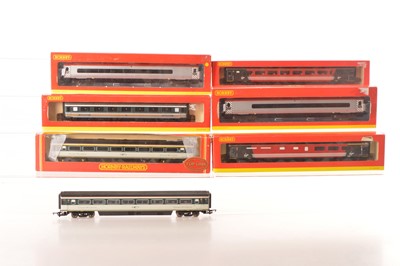 Lot 90 - Hornby China OO Gauge Virgin and Great Western Coaching Stock (7)