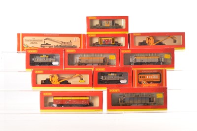 Lot 94 - Hornby OO Gauge BR Era and Later Freight Stock and Cranes (12)