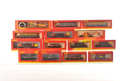 Lot 95 - Hornby OO Gauge BR Era and Later Freight Stock and Cranes (14)