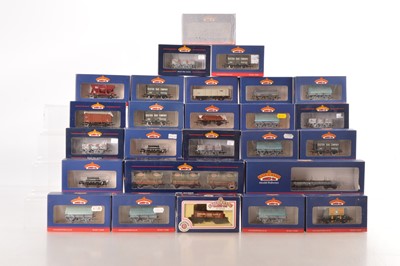 Lot 138 - Bachmann 00 Gauge China Clay and other wagons (26)