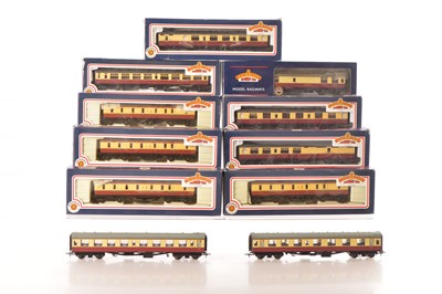 Lot 142 - Bachmann OO Gauge BR Crimson and Cream Coaching Stock (11)