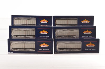 Lot 146 - Bachmann OO Gauge Speedlink Sliding Wall Vans (6)