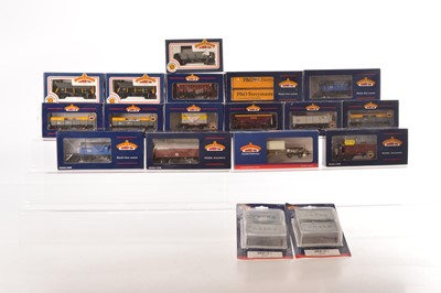 Lot 147 - Bachmann OO Gauge BR Era and Later Freight Stock (18)