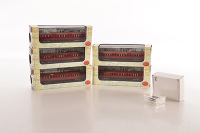 Lot 194 - EFE Gilbow boxed 00 Gauge 1938 Bakerloo Line maroon 5-Car Set in original form with an unfitted Tenshodo motor bogie to motorise (6)