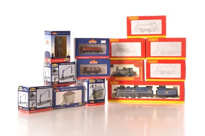 Lot 229 - Hornby China Steam Locomotives and Bachmann Scenecraft Trackside Buildings (13)