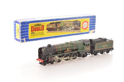 Lot 230 - Hornby-Dublo 00 Gauge 3-Rail boxed 3235 BR green rebuilt West Country Class 34042 'Dorchester' Locomotive and Tender