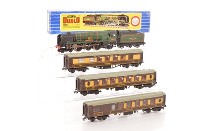 Lot 231 - Hornby-Dublo 00 Gauge converted to 2-Rail boxed 3235 BR green rebuilt West Country Class 34042 'Dorchester' and three unboxed Pullman Coaches (4)