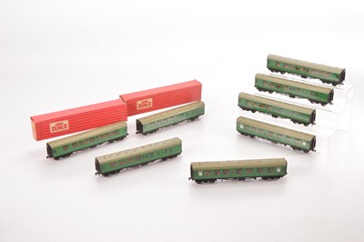 Lot 251 - Six Hornby-Dublo 00 Gauge BR SR green Super Detail boxed and unboxed Corridor Coaches with fine scale wheels (8)