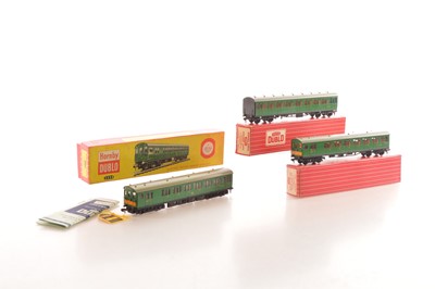 Lot 257 - Hornby-Dublo 00 Gauge 2-Rail BR green EMU Electrical Multiple Unit 3-Car set (3)