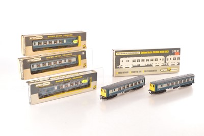 Lot 283 - Wrenn 00 Gauge BR blue and grey Brighton Belle 5-Car Set including a Golden Arrow Coach (4)