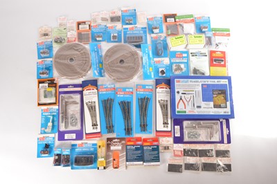 Lot 305 - 00 Gauge Track and lighting accessories by Peco Gaugemaster and other manufacturers (qty)