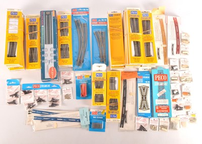 Lot 311 - Peco Streamline 00 Gauge Points and crossings and other Track Accessories and Hornby Rolling Road and Tracksettas (75 of which 41 Turnouts and crossings)